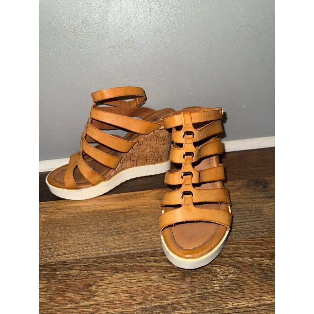 Hot Tomato Meg Tan Faux Leather Wedge Sandals Size‎ 7
